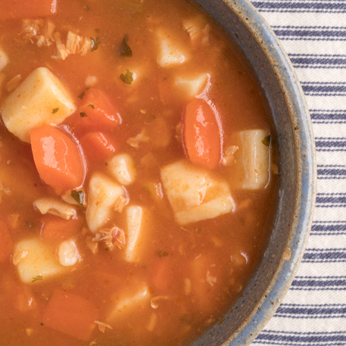 bowl of Manhattan clam chowder